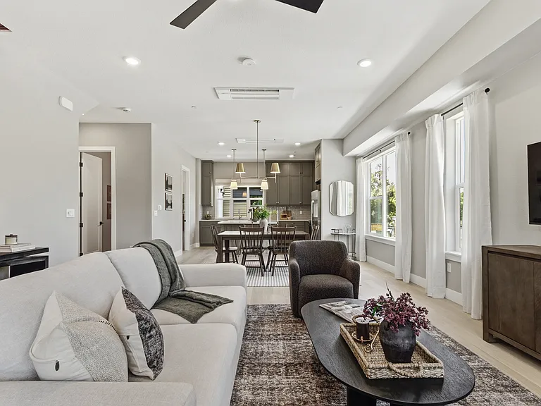 889 Morega Walk — Photo 4