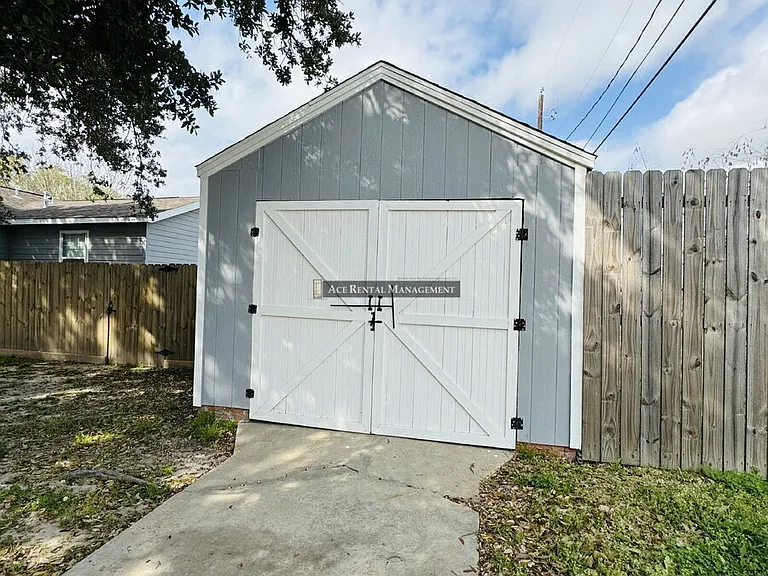 1 E Lutcher Ave #A — Photo 16