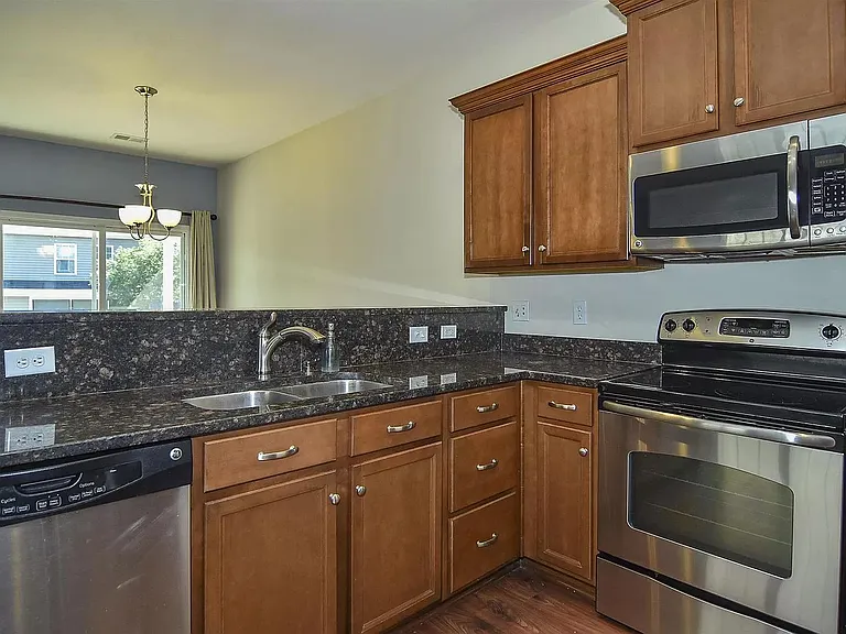 305 Chestnut Oak Ct — Photo 7