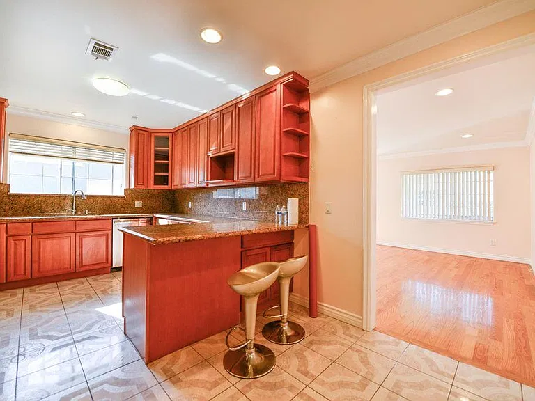 3230 Roberts Ave #1 — Photo 5