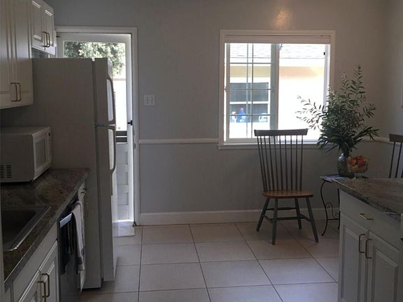 4th image of 2009 Lynnhaven Dr