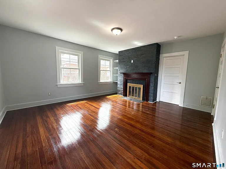 32 Hadley St — Photo 3