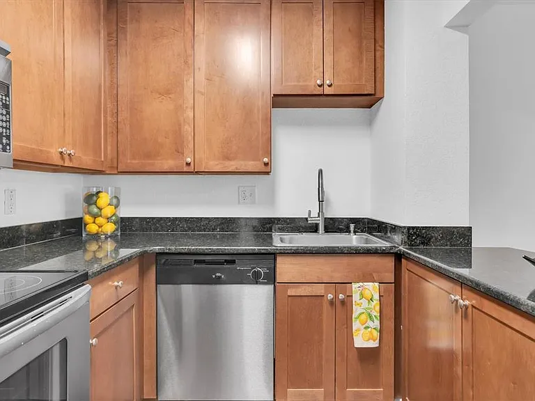 210 5th Ave S #403 — Photo 10