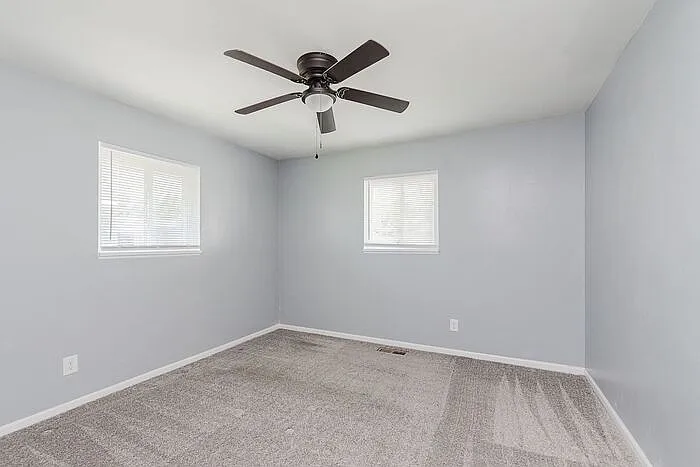 1530 S Drexel Ave — Photo 15