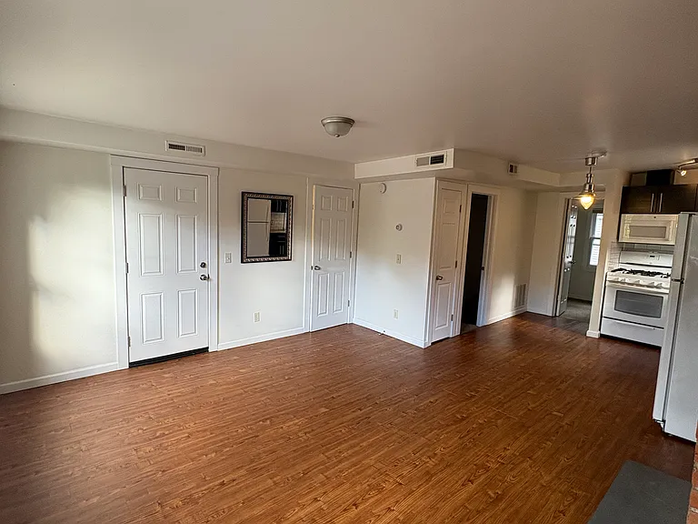 15 Albany St #2 — Photo 3