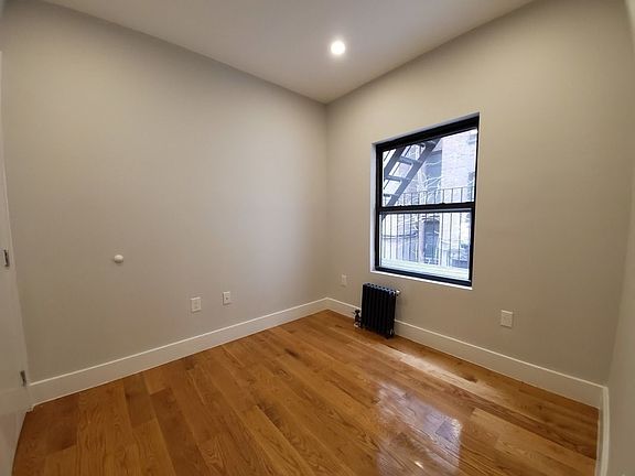 5th image of 590 W 204th St Unit 1-B