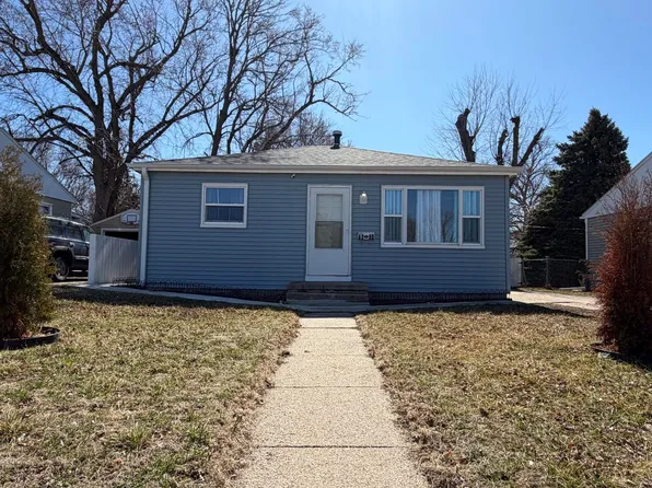 2601 W 7th St, Hastings, NE 68901