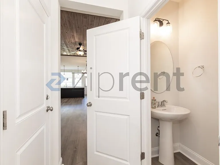 1402 Landon Hills Dr — Photo 6