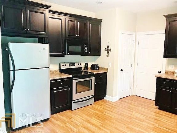 3rd image of 9030 Oakfield Dr