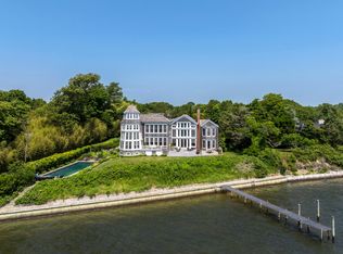 14 Peathole Ln, Bellport Village, NY 11713