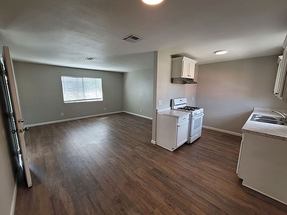 4th image of 3911 W Ramsey St #304