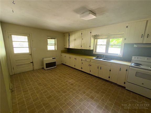 3rd image of 1205 Bamboo Road