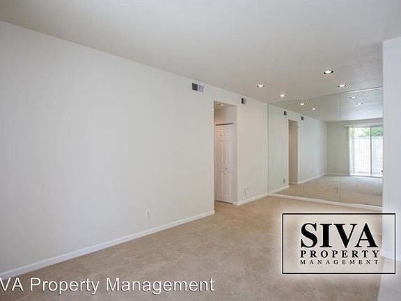 4th image of 902 Goose Lake Ct