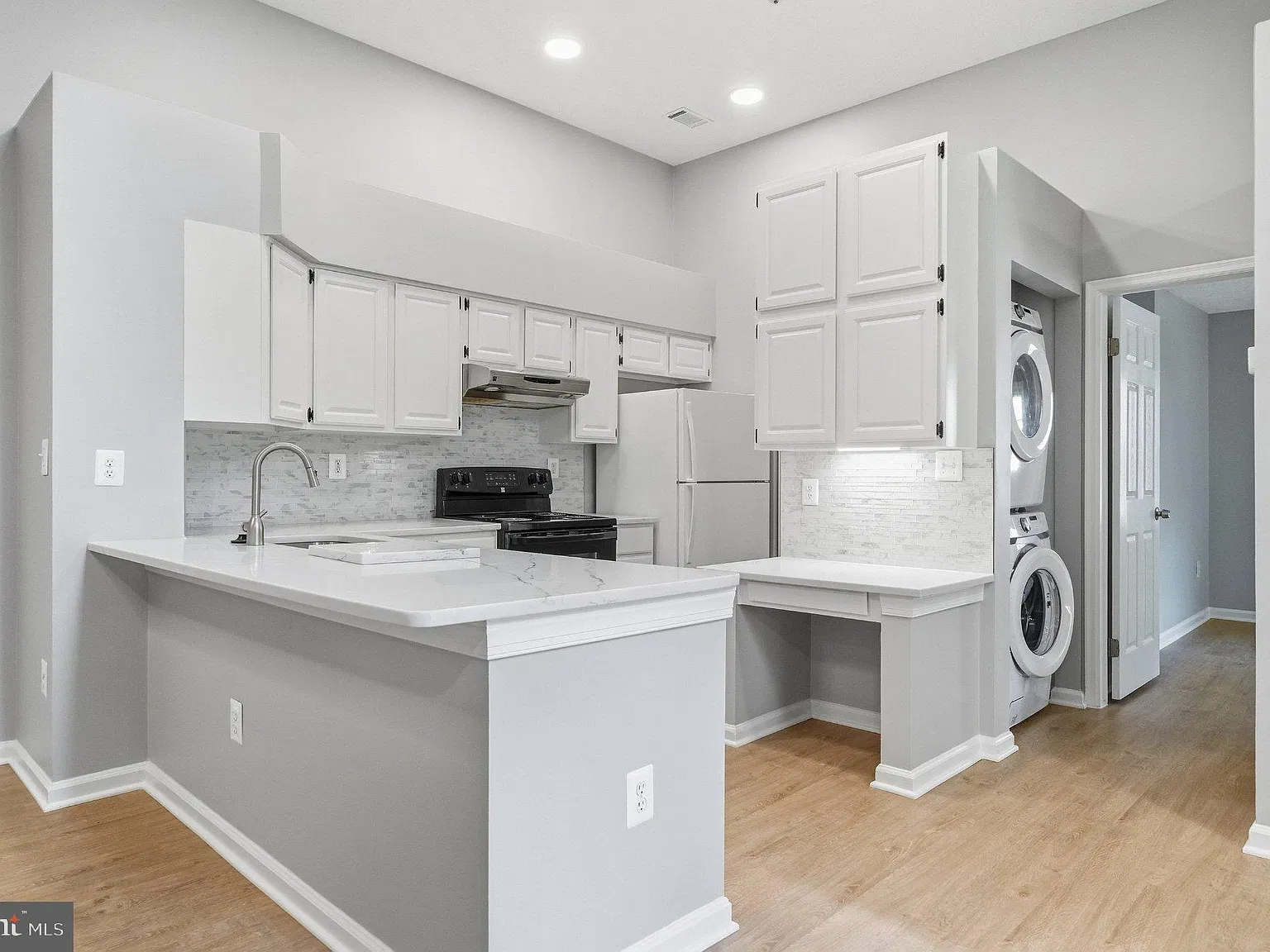 2 bed, 2.0 bath, 1087 sqft, $1,900 — Photo 3