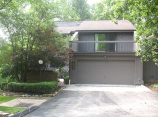 1020 Canyon View Rd, Sagamore Hills, OH 44067