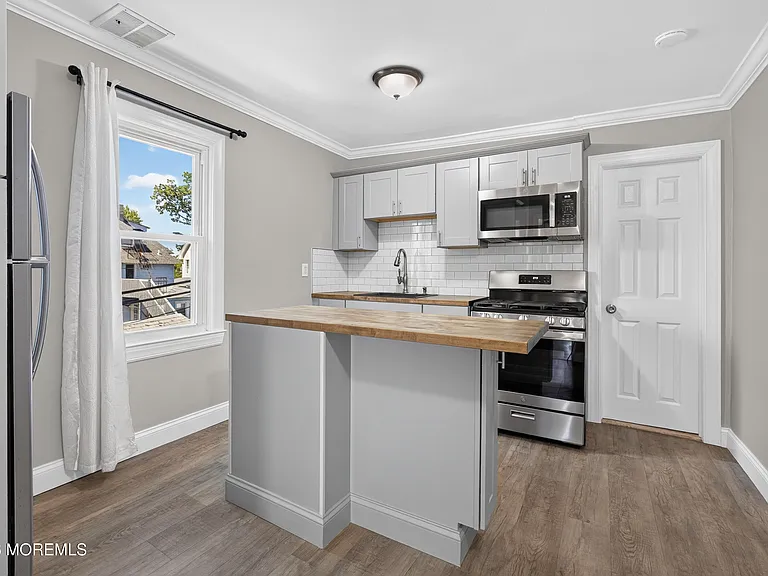 907 Bond St #2 — Photo 13
