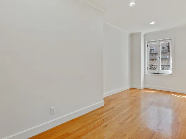 9 East 62nd Street image 12 of 16