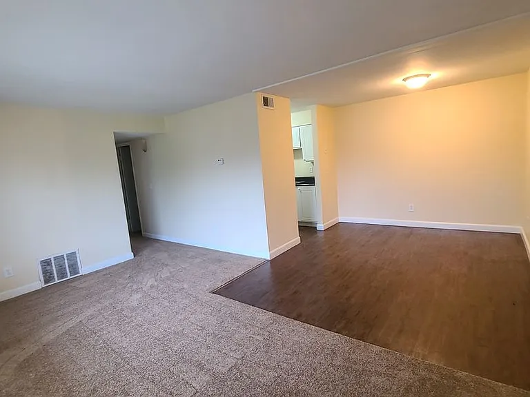 Abbott Acres Apartments — Photo 13