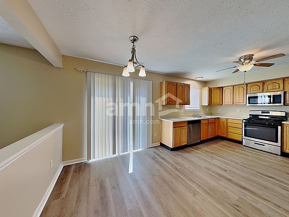 3rd image of 803 Green Woods Dr
