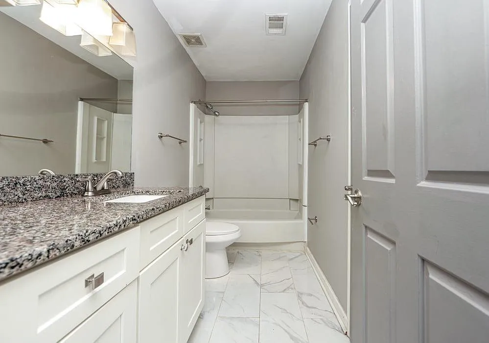 2 bed, 2.0 bath, 1319 sqft, $2,000 — Photo 4