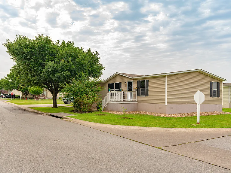 1601 E Slaughter Ln — Photo 15