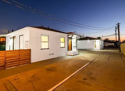 81 Oaklawn Ave #B