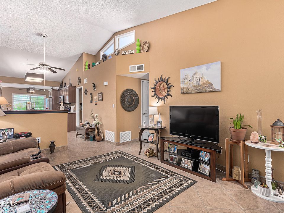 1st image of 455 Delaware Dr #124