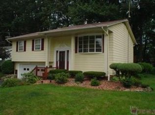 8149 Cherry Hill Dr NE, Warren, OH 44484
