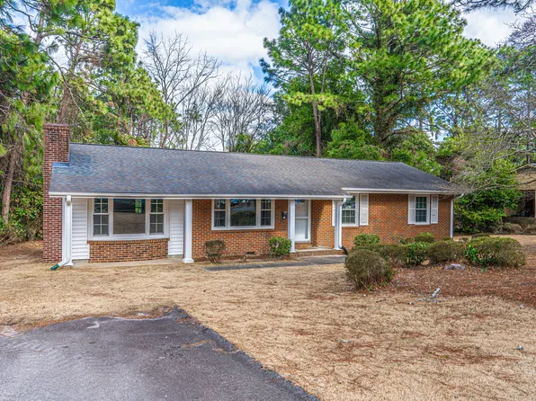 160 W Delaware Ave, Southern Pines, NC 28387