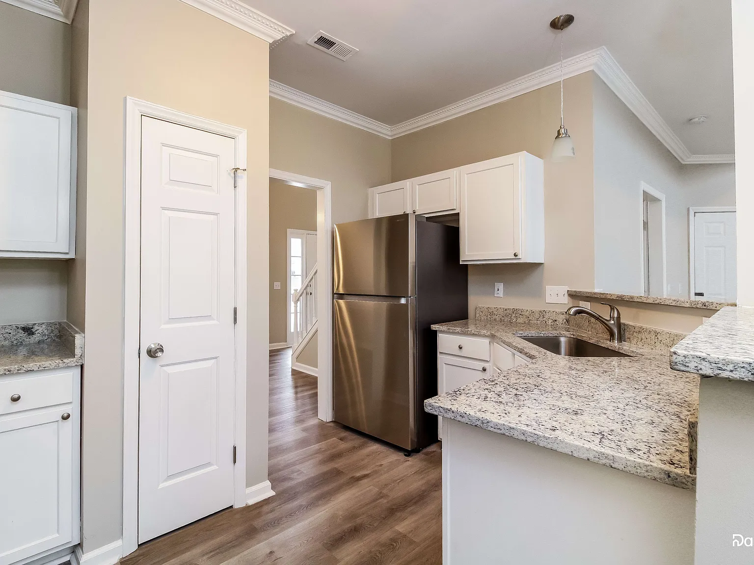 3 bed, 3.0 bath, 1820 sqft, $2,145 — Photo 2
