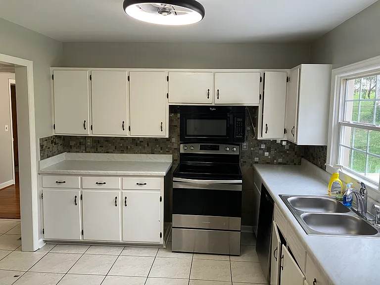 1320 Oxford Pl — Photo 6