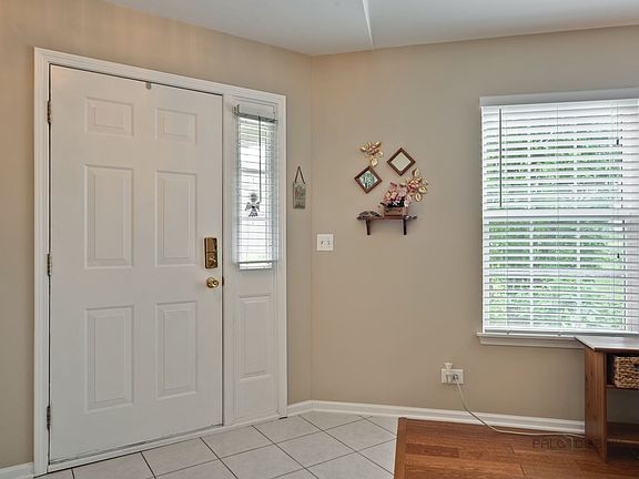 5th image of 427 Ashwood Ct