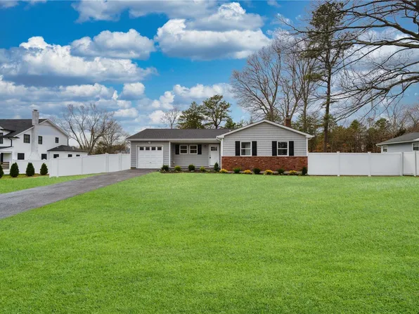 36 Warren Avenue, Ronkonkoma, NY 11779