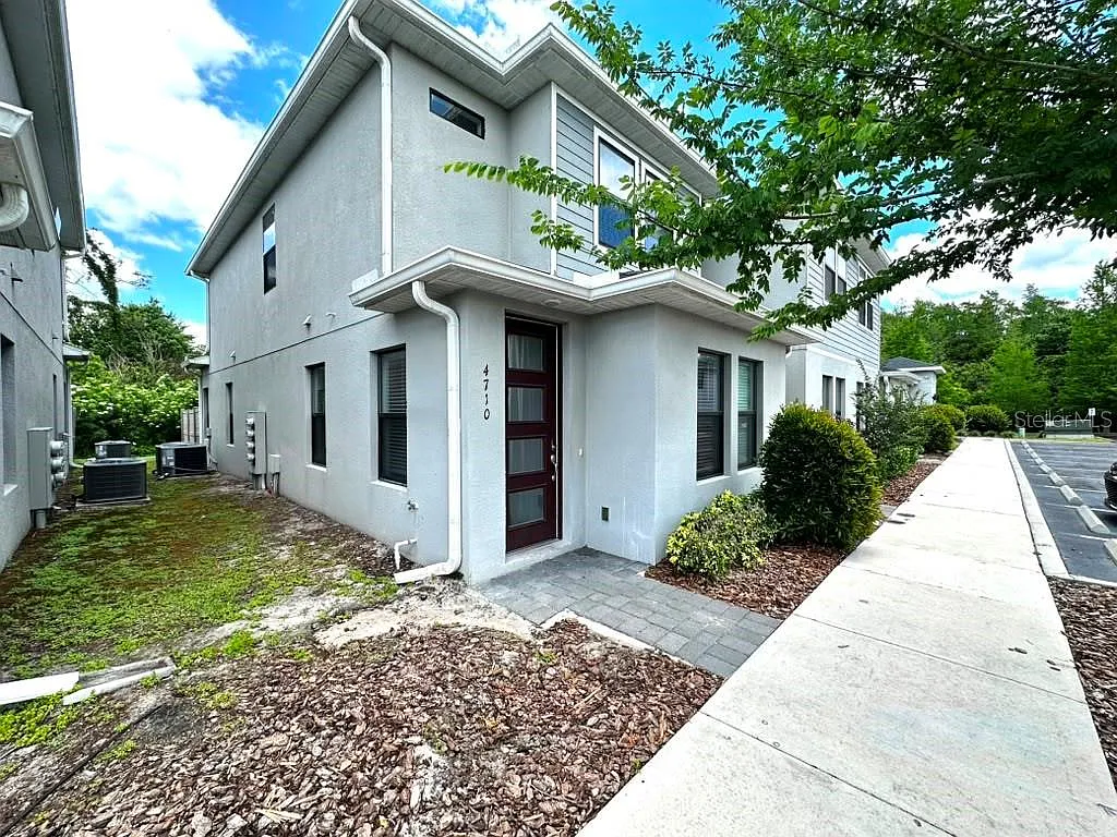 4 bed, 3.5 bath, 1721 sqft, $2,550 — Photo 3