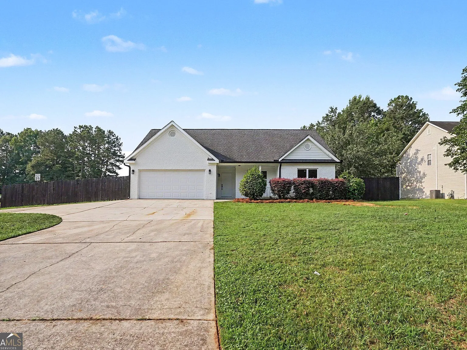 3 bed, 2.0 bath, 1821 sqft, $1,950 — Photo 3