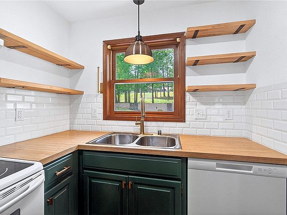 5th image of 8 William Ln