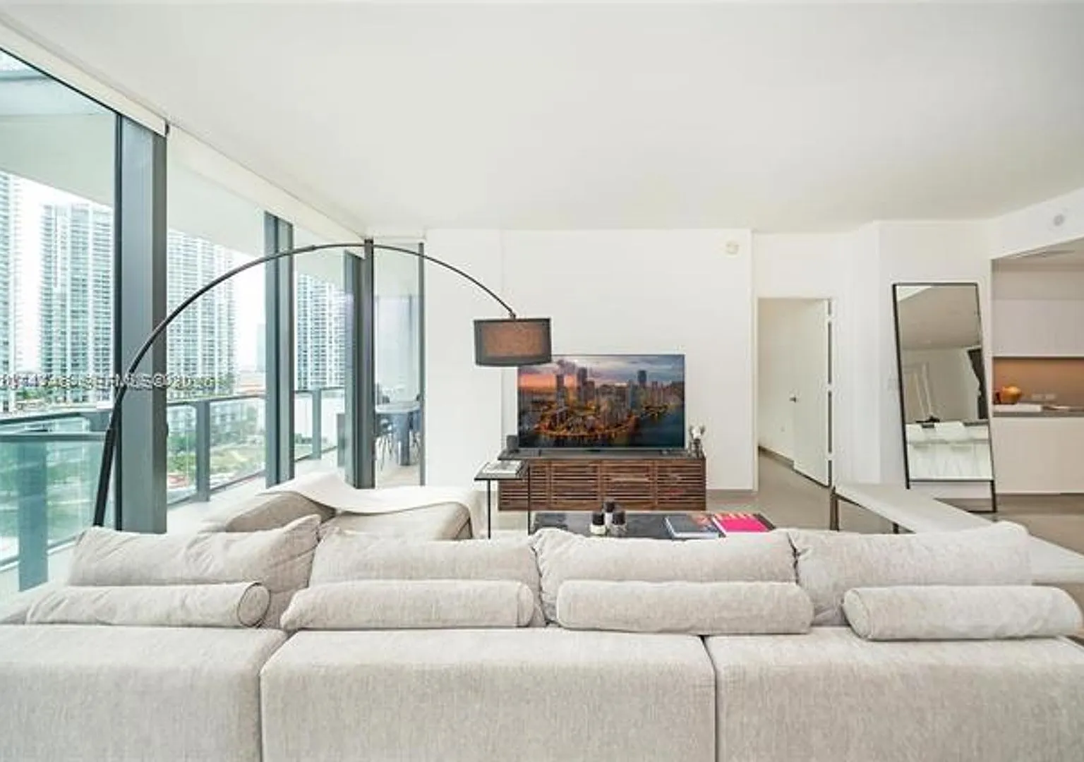 68 SE 6th St cu-1008, Miami, FL 33131 — Photo 1