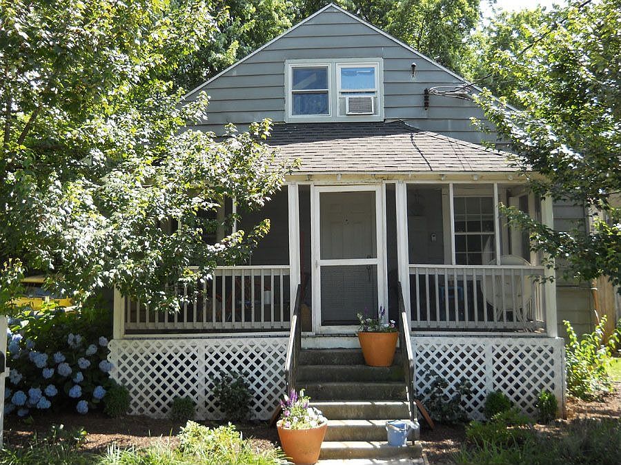 190's Charming Cottage