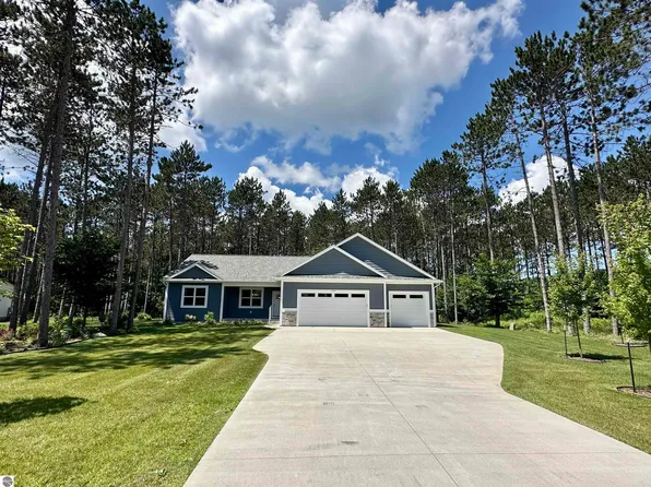 1947 Cascade Trl, Traverse City, MI 49685