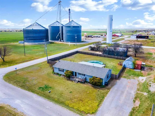 103 Monroe Ave, Chattanooga, OK 73528