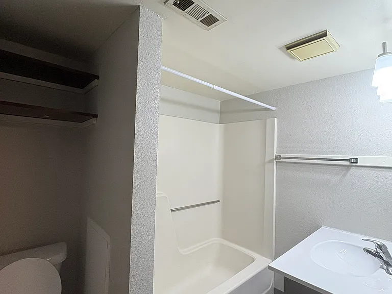 2113 College St #13 — Photo 4