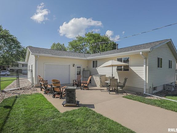 3rd image of 2865 S Hampton Dr