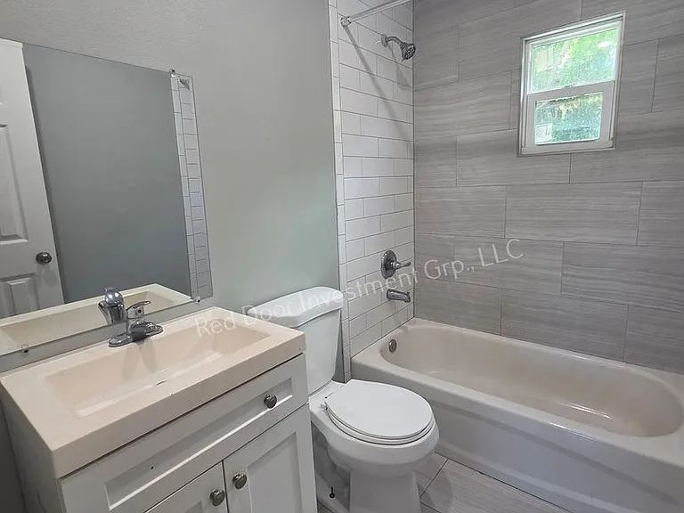 Riverside Apartments - Minutes to the River - Multiple Units Available — Photo 11