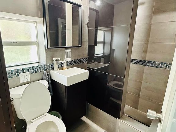 5th image of 19 NW 51st St #2