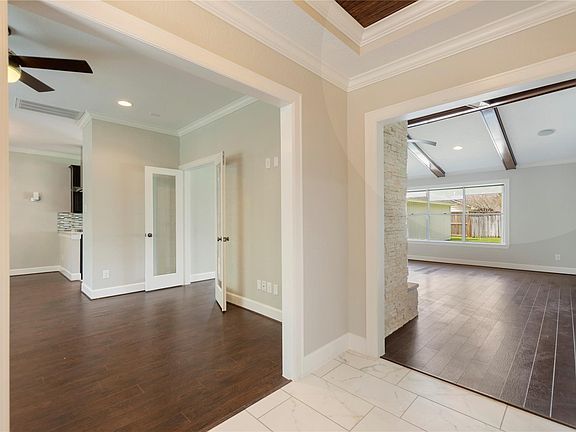 4th image of 4023 Bayou Grove Dr