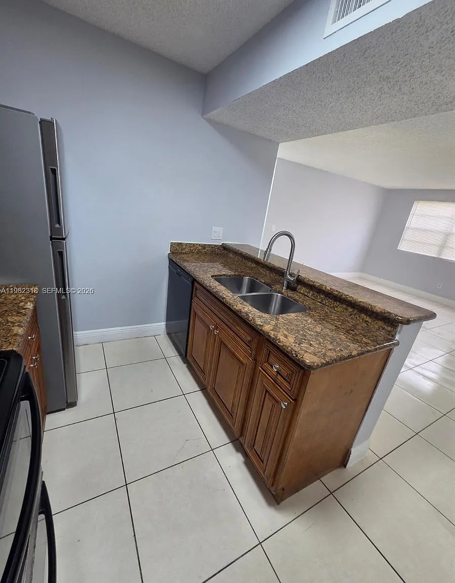 Royal Poinciana Condo — Photo 2