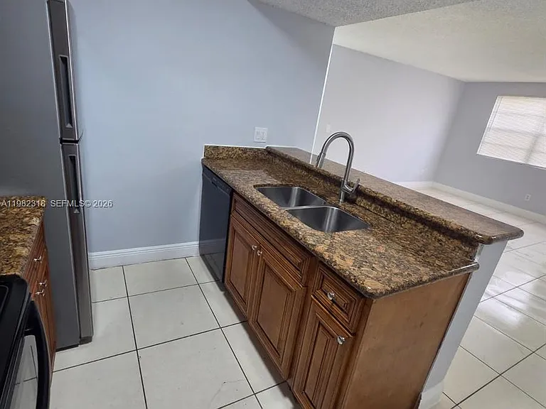 1241 SW 46th Ave #1006 — Photo 2