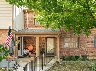 2342 Hidden Meadow Ln, Ballwin, MO 63021