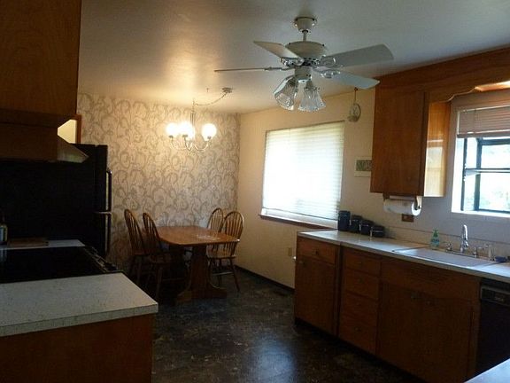 Large kitchen eating space just off the kitchen.