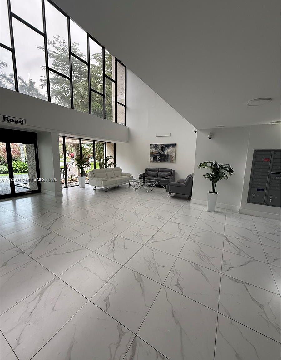 16500 Golf Club Rd APT 204